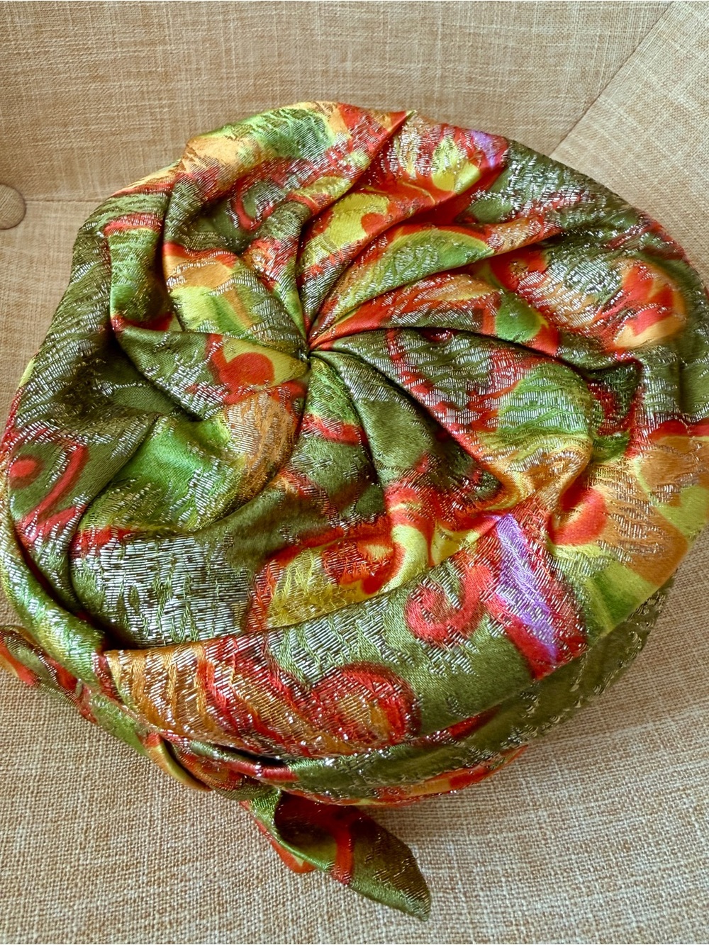 Vintage 1960s Metallic Silk Brocade Turban Psychedelic Floral Draped Pillbox Hat - Picture 2 of 5